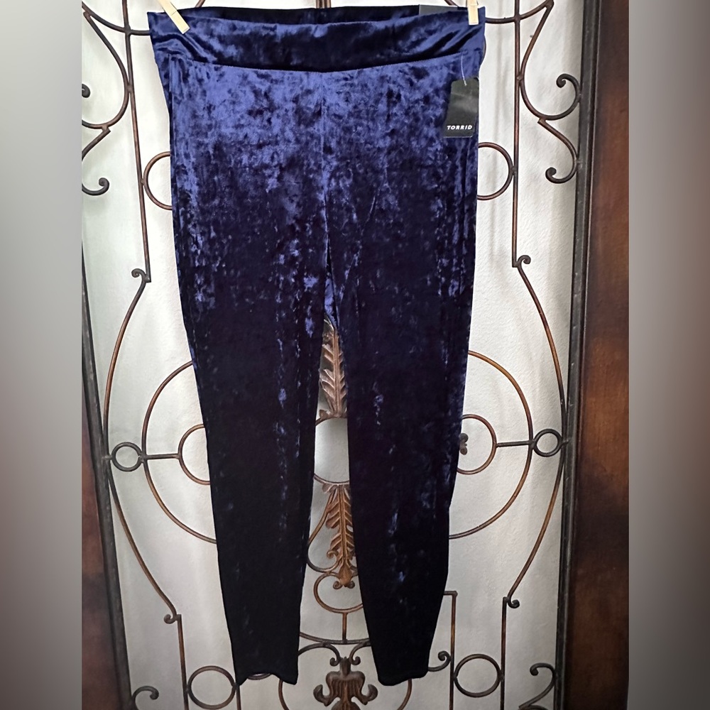 NWT Torrid Blue Velvet Leggings SIZE 2 18-20